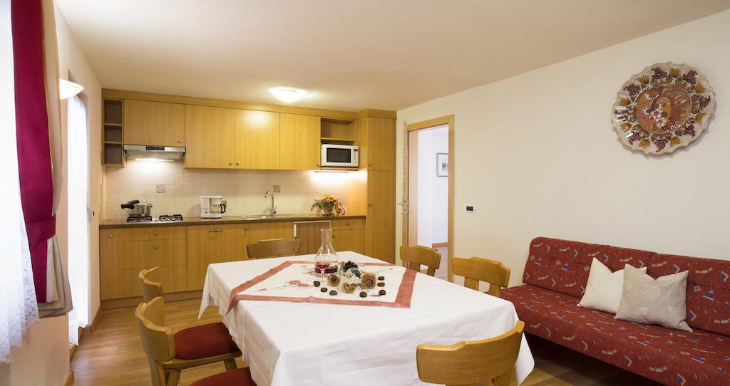 Ciasa Col Cuch Daire La Villa  Oda fotoğraf